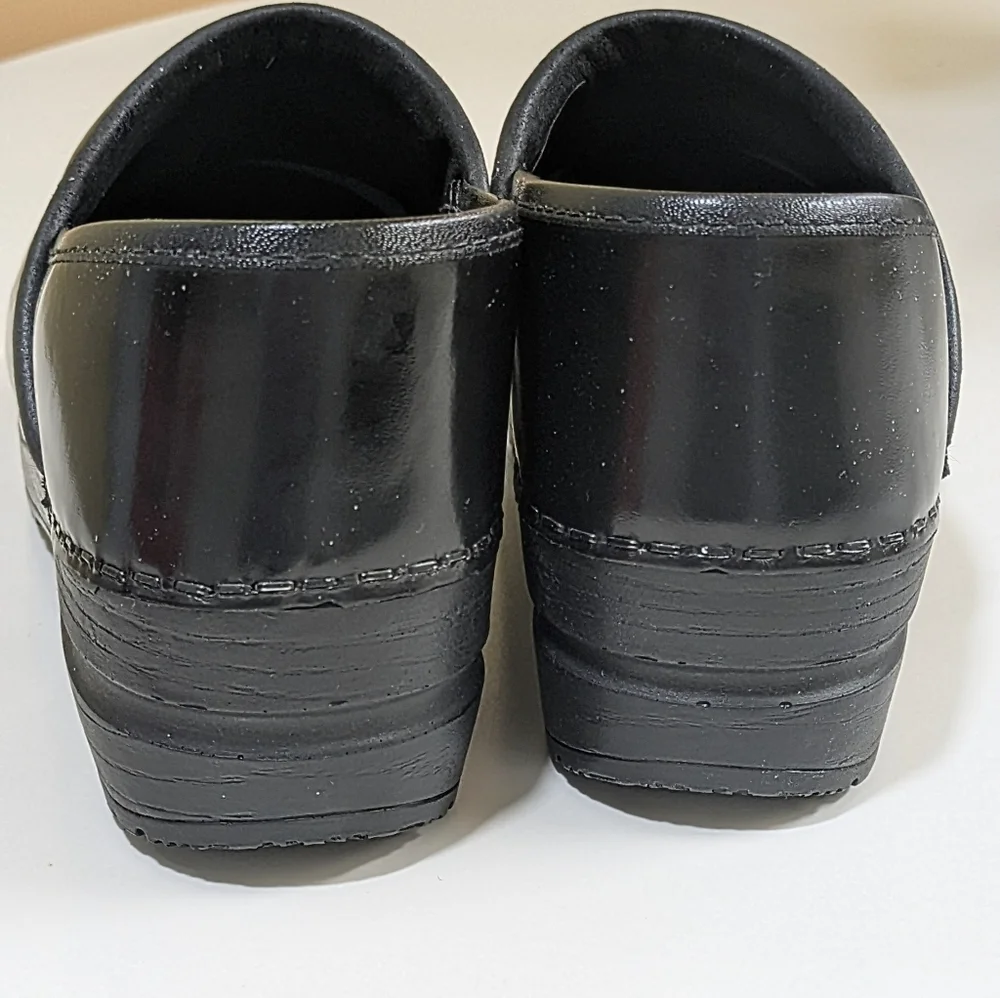 Sanita Danish Black Patent Clogs Size 35 - Picture 9 of 9
